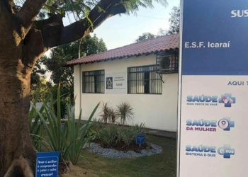 Mulher diz que enfiou frasco no ânus de bebê por ele “fazer muito cocô” e é presa