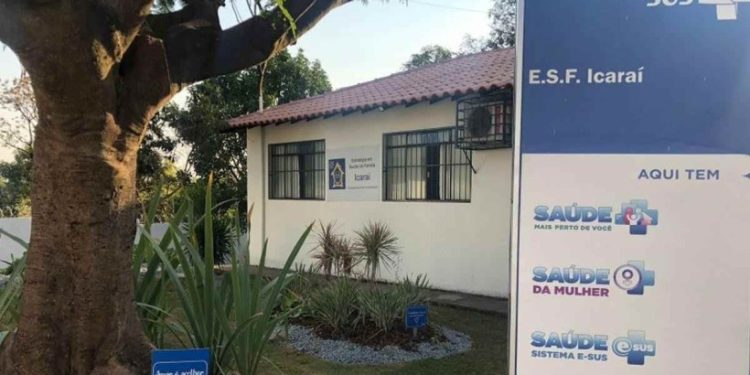 Mulher diz que enfiou frasco no ânus de bebê por ele “fazer muito cocô” e é presa