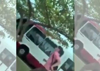 ASSISTA: Ladrões assaltam 64o e passageiros pulam de ônibus em movimento