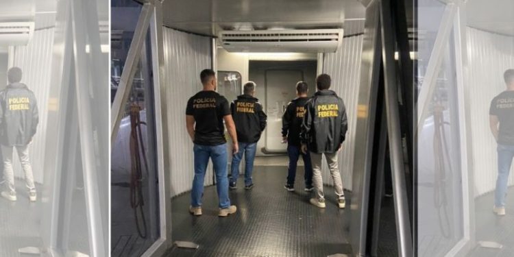 Dupla é presa pela PF dentro de aeronave em Manaus