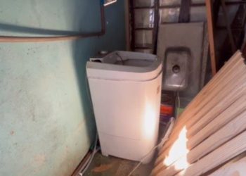 Recém nascido é abandonado em máquina de lavar