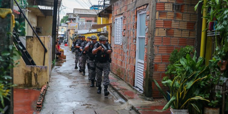 Operação da PM fecha o cerco em toda Manaus após episódio da Compensa
