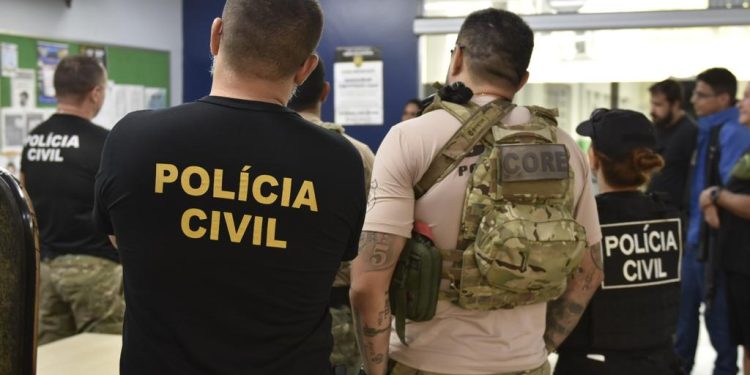 Operação da PCAM prende quadrilha especializada em aplicar golpes em idosos