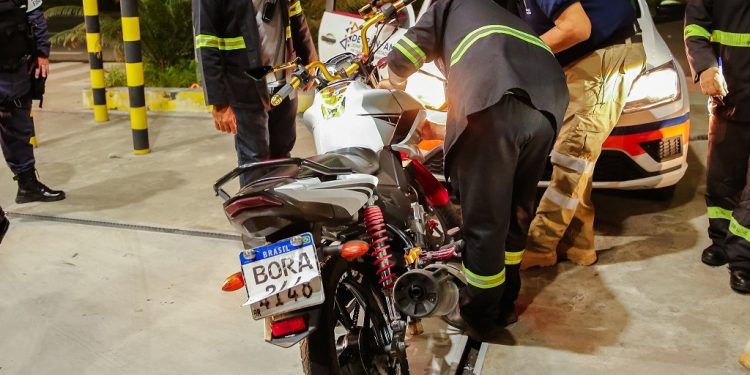 “Rolezinho’ com 19 motocicletas é tombado na zona leste de Manaus