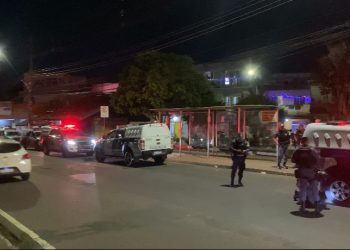 Blindados pagam de d01d# e atiram em viatura na Compensa. Vídeo