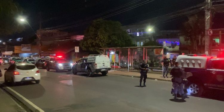 Blindados pagam de d01d# e atiram em viatura na Compensa. Vídeo