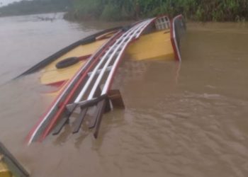 Barco com 40 pescadores de Eirunepé que iam buscar o ‘Seguro Defeso’ afunda no rio