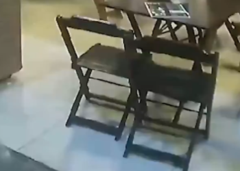 Vídeo: Moradores gravam movimentação no ‘bar da put*ri*’ e denunciam: ‘Virou ponto de droga e bordel’