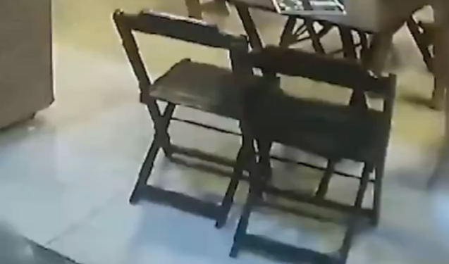 Vídeo: Moradores gravam movimentação no ‘bar da put*ri*’ e denunciam: ‘Virou ponto de droga e bordel’