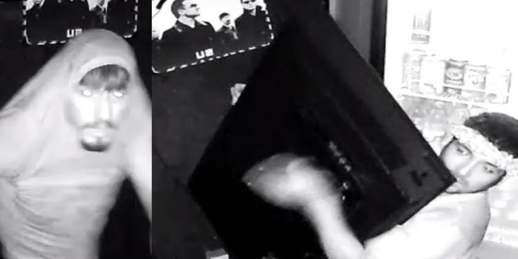 Vídeo mostra bandidos saqueando bar em Manaus e levando até a TV de 50 polegadas