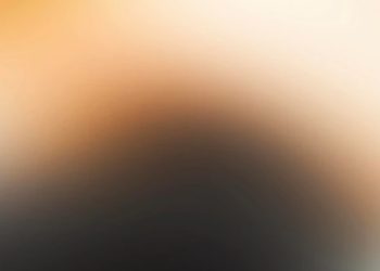 Empresária denunciada por fotografar clientes sem roupa alega inocência; veja fotos