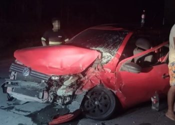 Mulher morre no Amazonas em violento choque entre Gol e carreta na AM-010