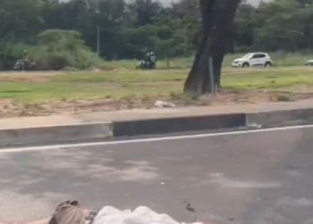 Cena fortíssima: Homem morre com a cabeça esmagada por caminhão na avenida das Torres