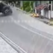 Carreta cai e por pouco não esmaga veículo que vinha passando no Mauazinho; assista