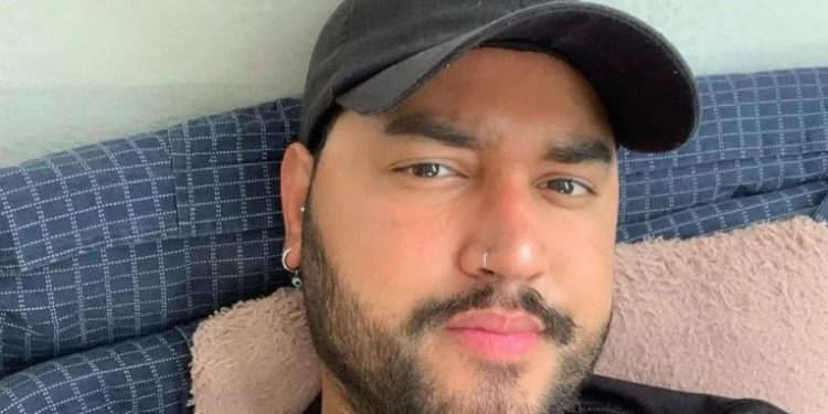 Assaltantes jogam jovem do ônibus para ficar com celular e ele acaba morrendo