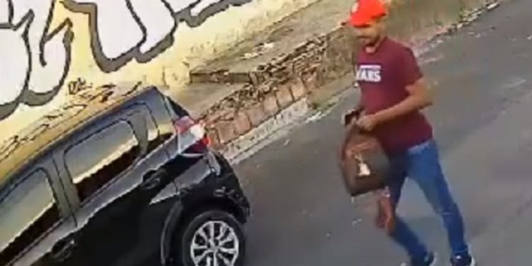 Veja como bandidos usam “chapolin” para abrir e roubar carros em Manaus