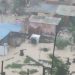 Vídeo mostra comunidade tomada por água durante temporal em Manaus