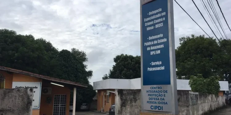 Neto que batia na avó em Manaus é preso