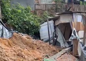 Vídeo: deslizamento “engole” casas em Manaus e ameaça mais moradias