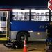 Vídeo mostra motoboy avançando preferencial e sendo arrastado por ônibus