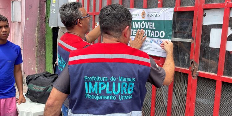 Prédio é interditado no centro de Manaus em operação