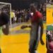 Vídeo: sem VAR, jogador chuta e dá soco em árbitro no interior do Amazonas
