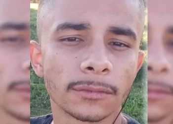 Vídeo: Jovem é torturado, morto e tem a língua arrancada por integrantes do ‘Tribunal do Crime’
