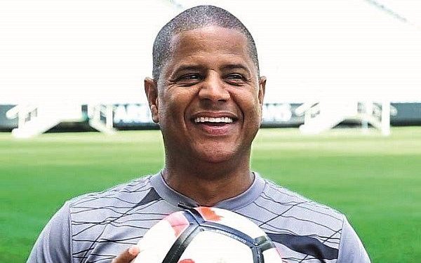 Marcelinho Carioca está desaparecido e polícia suspeita de sequestro; carro foi abandonado