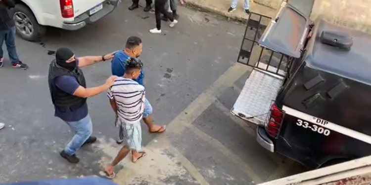 Milicianos que ‘fiscalizavam’ rua e aterrorizavam moradores de rua na Compensa são presos pela polícia