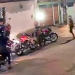 Vídeo mostra assaltantes chegando em bando e assaltando moradores em frente de casa em Manaus; veja