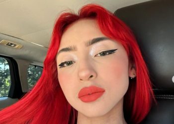 Ruivinha de Marte celebra Natal com look polêmico: ‘roupa de casa noturna’