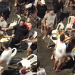 Mulher tem crise de ciúmes com o ‘presente de Deus’ e tenta quebrar novinha em pagode do Alvorada; vídeo