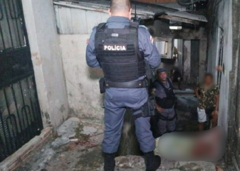 Cena forte: Na força do ódio, homem é esfaqueado até a morte em beco no bairro Mauazinho