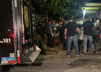 Veja: Homem morre e suposto comparsa em assalto é baleado na Zona Norte de Manaus