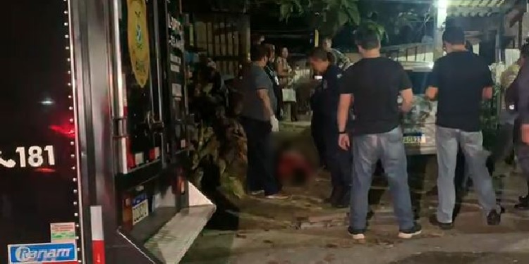 Veja: Homem morre e suposto comparsa em assalto é baleado na Zona Norte de Manaus