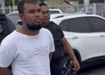 Homem invade casa da ex em Manaus e mira arma na cabeça dela para reatar relação