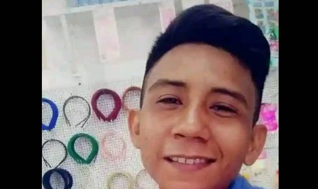 Mulher baleada na cabeça e no coração morre estendida no asfalto em Parintins