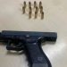 Homem aponta arma para PMs em Manaus e acaba baleado e comparsa preso