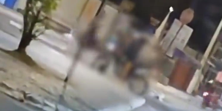 Revoltado com ‘rolezinho’, homem aparece disparando tiros contra grupo de motoqueiros; veja