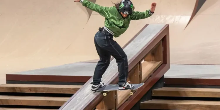 Rayssa Leal se classifica à final do Mundial de skate street no Japão