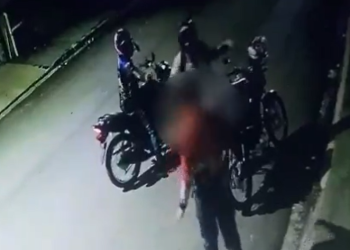 Vídeo: Entregador por aplicativo tem a moto roubada enquanto fazia entrega em Manaus