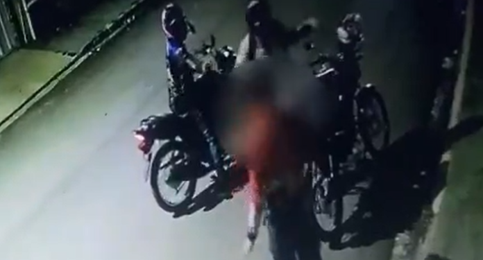 Vídeo: Entregador por aplicativo tem a moto roubada enquanto fazia entrega em Manaus