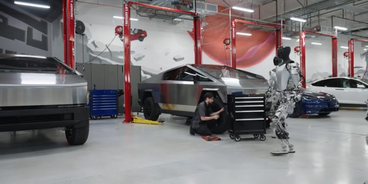 Robô de empresa de Elon Musk ataca engenheiro