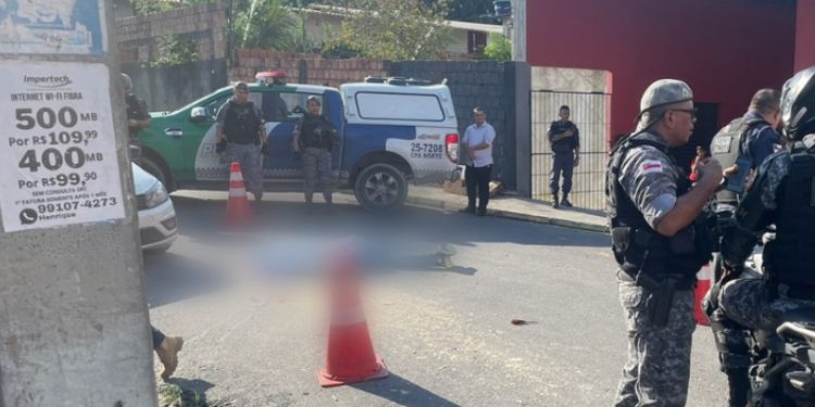 Homem é morto com sete tiros em Manaus enquanto arrumava a mudança com o tio