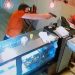 Vídeo: cliente de lanchonete mata assaltante e acerta a comparsa dele antes de fugir