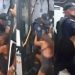 Vídeo: travesti e Guarda Civil saem na porrada dentro do terminal de ônibus