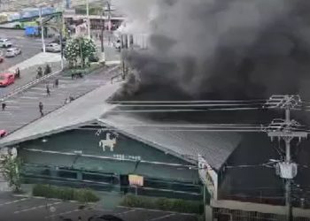 Vídeos: restaurante Tropeiro pega fogo em Manaus deixando clientes e funcionários em pânico