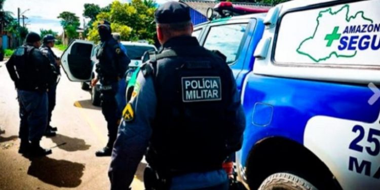 Vídeo: briga de terçado acaba com homem em carne viva em Manaus