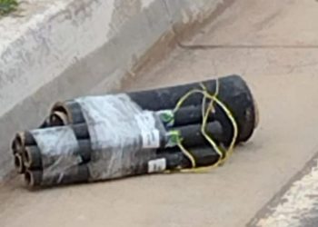 Vídeo: caminhoneiro encontra bomba caseira em Manaus e polícia isola a área