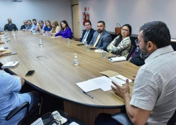 Wilson Lima consegue acordo com profissionais da Saúde: ‘serviços 100% normalizados’